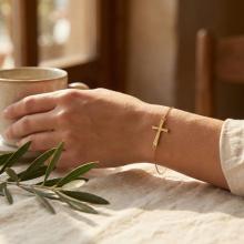 Златна Гривна с кръст