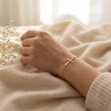 Златна Гривна с кръст