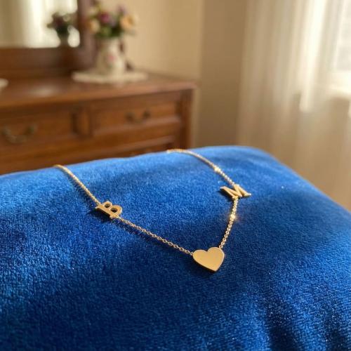 Златно колие със сърце и буква по избор