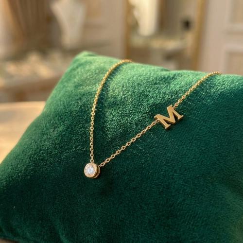 Златно колие с циркон и буква по избор