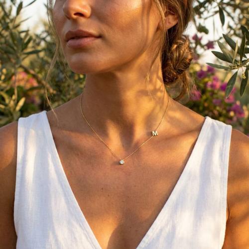 Златно колие с циркон и буква по избор