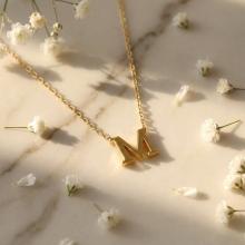 Златно колие с инициали