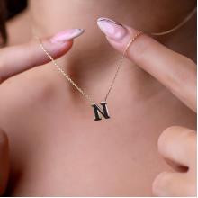 Златно колие с инициали