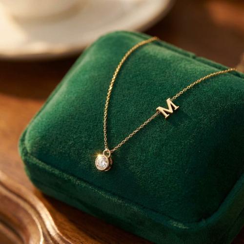 Златно колие с циркон и буква по избор