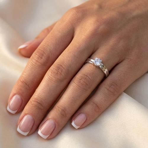 Сребърен пръстен с цирконий