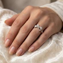 Сребърен пръстен с панделка