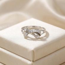 Сребърен пръстен с панделка