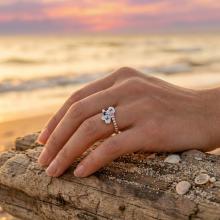 Сребърен Пръстен с гравирани инициали по избор със сърце и циркони Сребърен Пръстен с гравирани инициали по избор със сърце и циркони