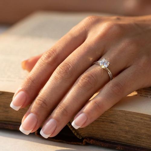  Сребърен пръстен с циркон