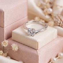 Сребърен пръстен с циркон