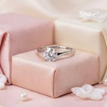 Сребърен пръстен с циркон