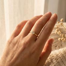 Годежен златен пръстен с циркон