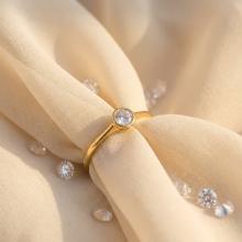 Годежен златен пръстен с циркон