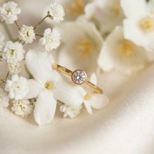 Годежен златен пръстен с циркон