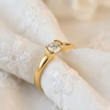 Годежен златен пръстен с циркон