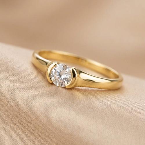 Годежен златен пръстен с циркон