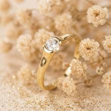 Годежен златен пръстен с циркон