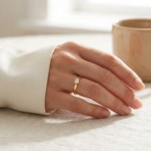 Годежен златен пръстен с циркон