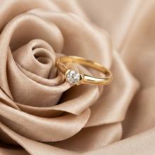 Годежен златен пръстен с циркон