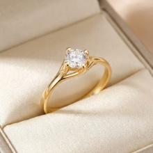 Годежен златен пръстен с циркон