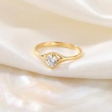 Годежен златен пръстен с циркон