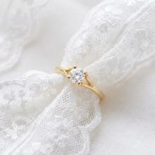 Годежен златен пръстен с циркон