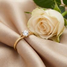 Годежен златен пръстен с циркон