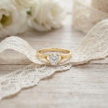 Годежен златен пръстен с циркон