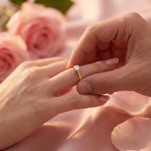 Годежен златен пръстен с циркон Годежен златен пръстен с циркон