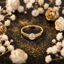 Годежен златен пръстен с циркон Годежен златен пръстен с циркон
