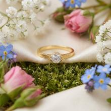 Годежен златен пръстен с циркон Годежен златен пръстен с циркон