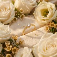 Годежен златен пръстен с циркон Годежен златен пръстен с циркон