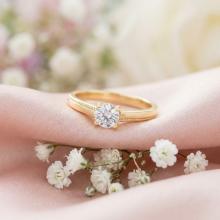 Годежен златен пръстен с циркон