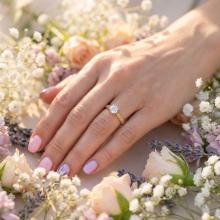 Годежен златен пръстен с циркон