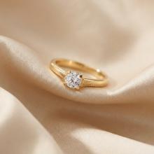 Годежен златен пръстен с циркон