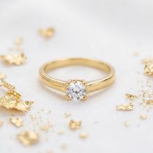 Годежен златен пръстен с циркон
