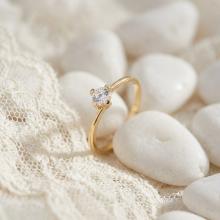 Годежен златен пръстен с циркон Годежен златен пръстен с циркон