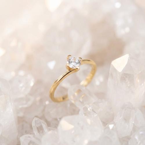 Годежен златен пръстен с циркон