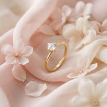 Годежен златен пръстен с циркон Годежен златен пръстен с циркон