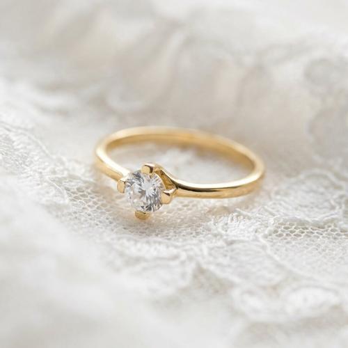 Годежен златен пръстен с циркон