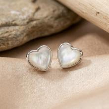 Сребърни обеци със Седефени сърца Сребърни обеци със Седефени сърца