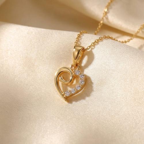 Златно сърце с циркони