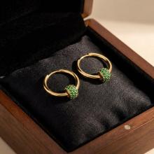 Златни обеци халки със зелени циркони Златни обеци халки със зелени циркони