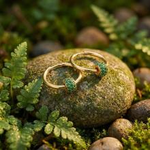 Златни обеци халки със зелени циркони Златни обеци халки със зелени циркони