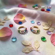 Златни обеци халки с цветни циркони