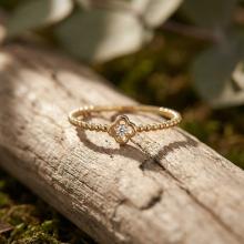 Диамантен годежен пръстен