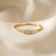 Диамантен годежен пръстен