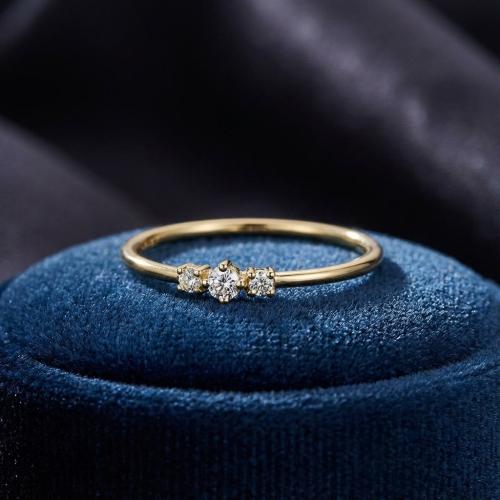 Диамантен годежен пръстен