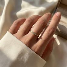 Диамантен годежен пръстен