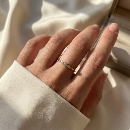 Диамантен годежен пръстен